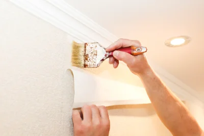 Pose de papier peint à Vernassal — revêtements muraux et toiles de verre